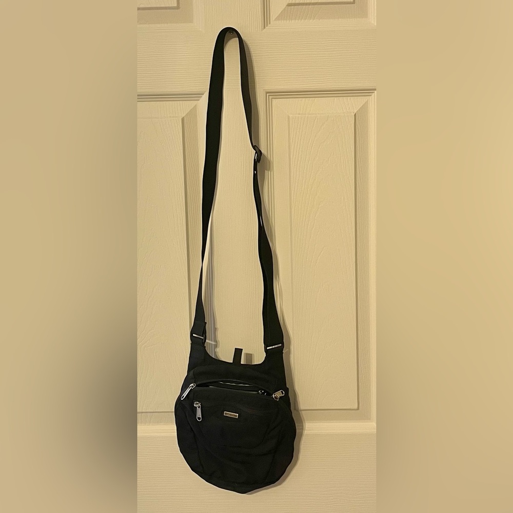 Columbia Black Crossbody Bag for Urban Explorers